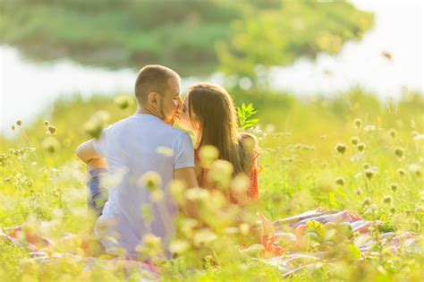 キス 後ろ姿|【キス 後ろ姿 楽しみ】の画像素材 